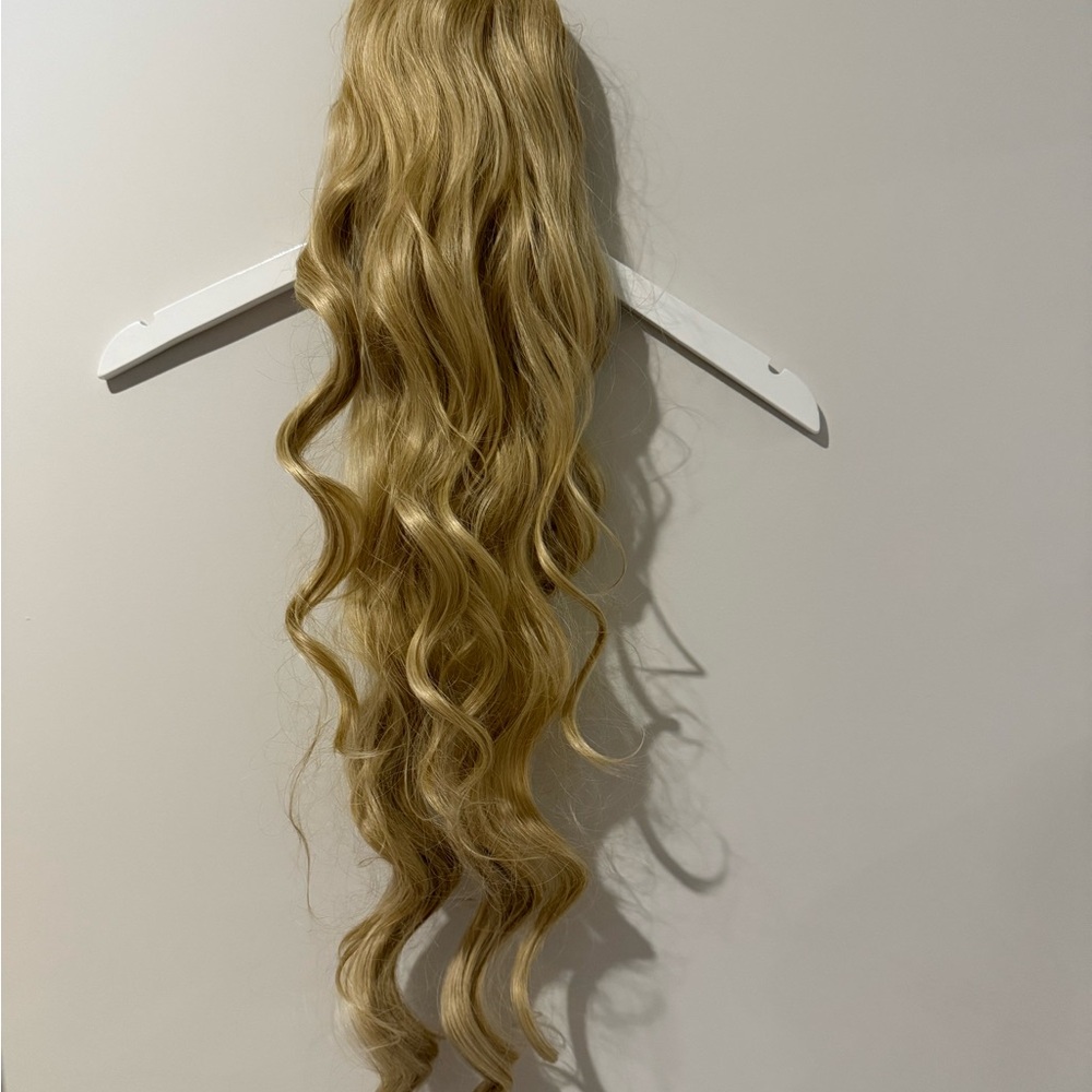 Blonde Wavy Pony Tail Hair Extension NWOT
